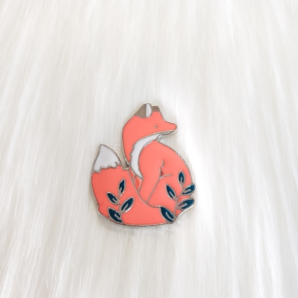 🎃 {10/$25} (FLAWED) fox in the woods enamel pin - Picture 4 of 8